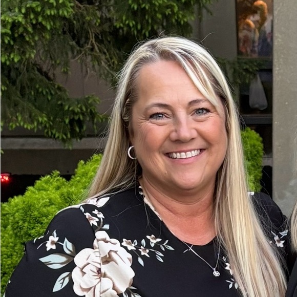 Meet your Posher, Amy - Picture 1 of 1